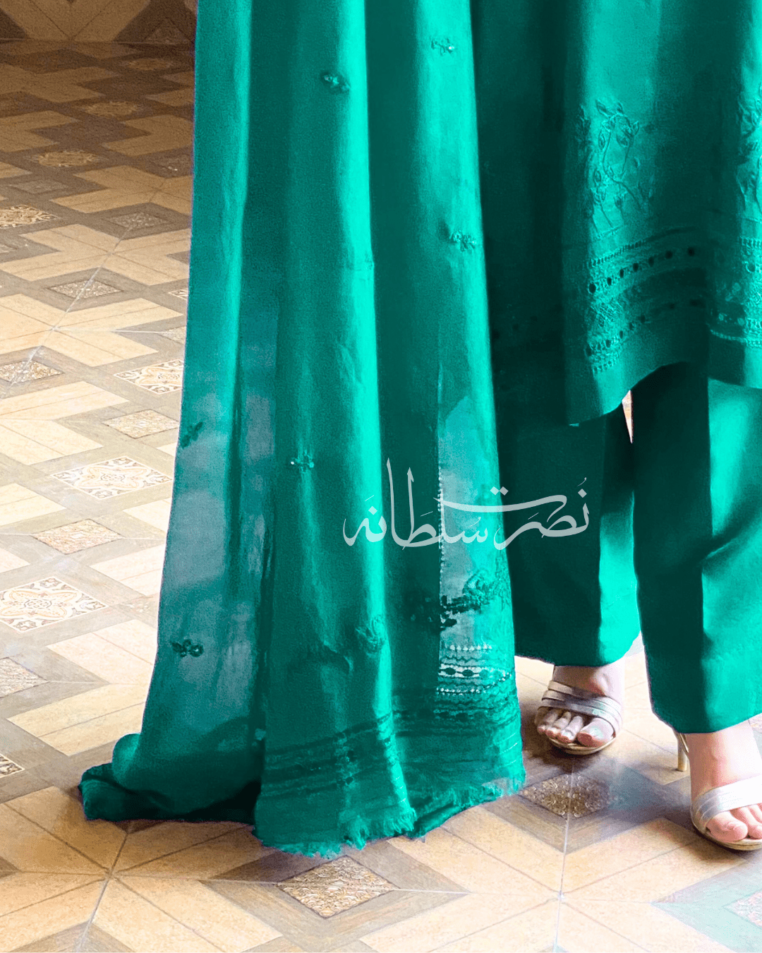 Emerald Green Shade Handcrafted Pure Organza Dupatta