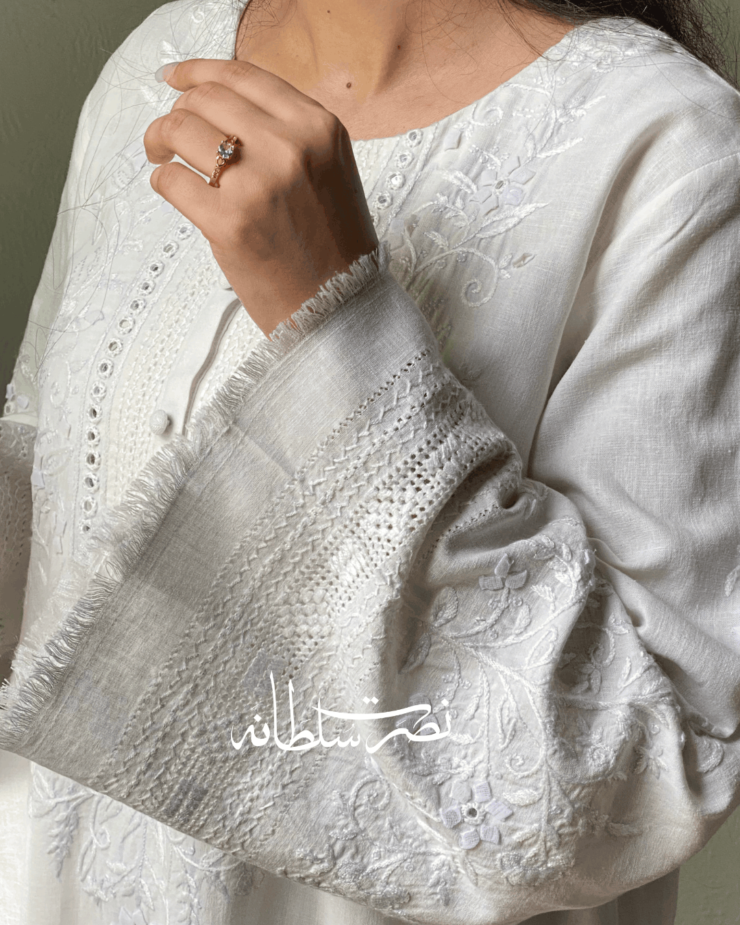 Classic Pearl White Handcrafted Tarkashi & Mirror Work Kurta
